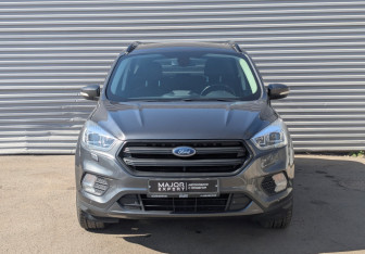 Подержанный автомобиль Ford Kuga 2017 года (2 фото)