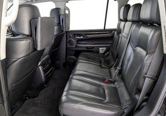Подержанный автомобиль Lexus LX 2018 года (18 фото)