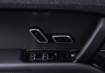 Подержанный автомобиль Land Rover Range Rover Sport 2025 года (28 фото)
