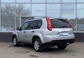 Подержанный автомобиль Nissan X-Trail 2008 года (7 фото)