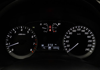 Подержанный автомобиль Nissan Tiida Hatchback 2015 года (9 фото)