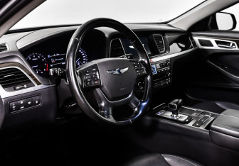 Подержанный автомобиль Genesis G80 2019 года (12 фото)