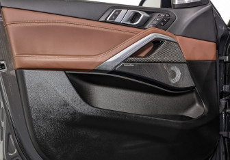 Подержанный автомобиль BMW X6 2023 года (19 фото)