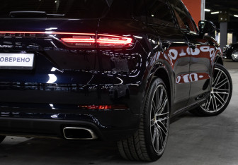 Подержанный автомобиль Porsche Cayenne 2019 года (30 фото)