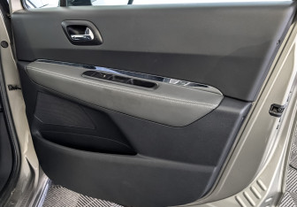 Подержанный автомобиль Peugeot 3008 2012 года (25 фото)