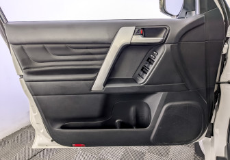 Подержанный автомобиль Toyota Land Cruiser Prado 2021 года (19 фото)