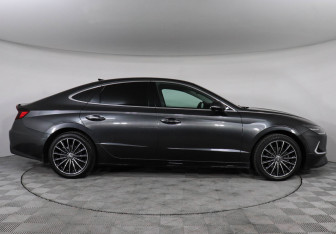 Подержанный автомобиль Hyundai Sonata 2021 года (4 фото)