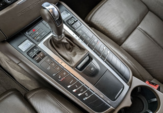 Подержанный автомобиль Porsche Macan 2015 года (21 фото)