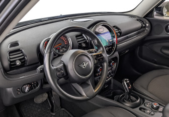Подержанный автомобиль MINI Clubman Wagon 2021 года (15 фото)