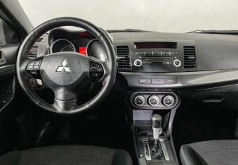Подержанный автомобиль Mitsubishi Lancer Sedan 2008 года (12 фото)