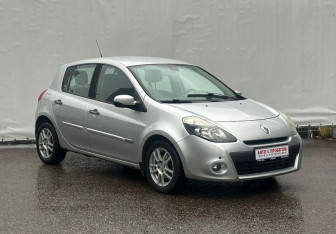 Подержанный автомобиль Renault Clio Hatchback 2009 года (3 фото)