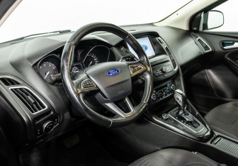 Подержанный автомобиль Ford Focus Hatchback 2016 года (7 фото)