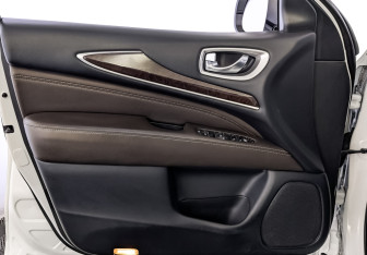 Подержанный автомобиль Infiniti QX60 2018 года (18 фото)