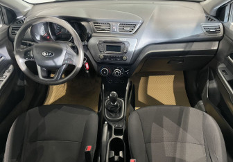 Подержанный автомобиль Kia Rio Sedan 2013 года (10 фото)