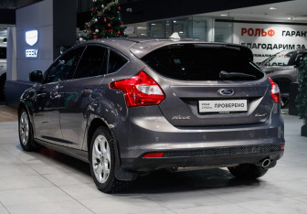Подержанный автомобиль Ford Focus Hatchback 2013 года (6 фото)