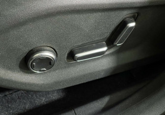 Подержанный автомобиль Geely Monjaro 2022 года (13 фото)