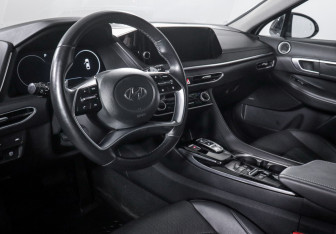 Подержанный автомобиль Hyundai Sonata 2021 года (14 фото)