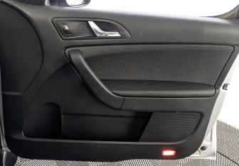 Подержанный автомобиль Skoda Yeti 2013 года (24 фото)