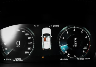 Подержанный автомобиль Volvo XC60 2020 года (13 фото)