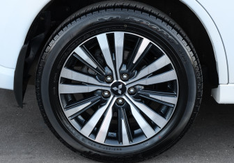 Подержанный автомобиль Mitsubishi Outlander 2022 года (22 фото)