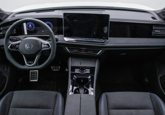 Подержанный автомобиль Volkswagen Tiguan 2025 года (12 фото)