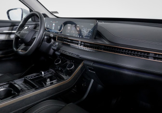 Подержанный автомобиль Exeed LX 2023 года (9 фото)