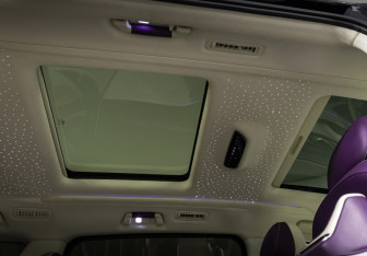 Подержанный автомобиль Voyah Dream 2023 года (22 фото)