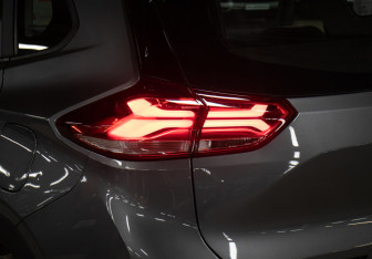 Подержанный автомобиль Chevrolet Tracker 2022 года (25 фото)