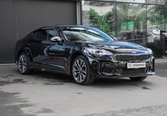 Подержанный автомобиль Kia Stinger 2018 года (3 фото)