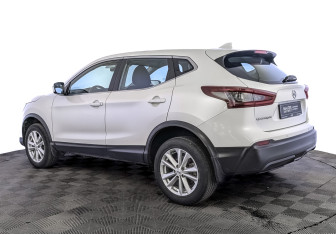 Подержанный автомобиль Nissan Qashqai 2020 года (7 фото)