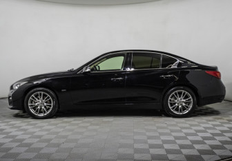 Подержанный автомобиль Infiniti Q50 2017 года (8 фото)
