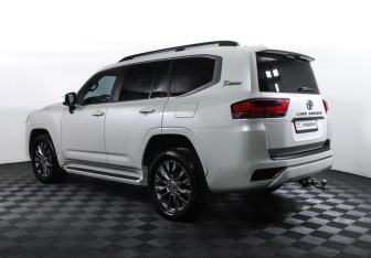 Подержанный автомобиль Toyota Land Cruiser Suv 2021 года (7 фото)