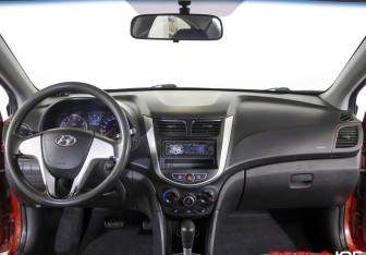 Подержанный автомобиль Hyundai Solaris Sedan 2011 года (12 фото)