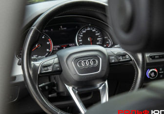 Подержанный автомобиль Audi Q7 2016 года (14 фото)