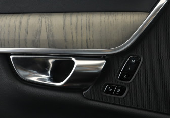 Подержанный автомобиль Volvo S90 2021 года (16 фото)