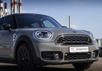 Подержанный автомобиль MINI Countryman 2020 года (5 фото)