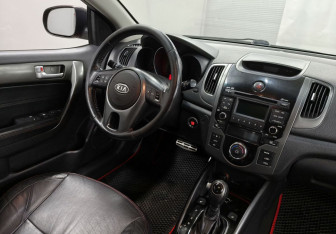 Подержанный автомобиль Kia Cerato Coupe 2011 года (11 фото)