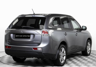 Подержанный автомобиль Mitsubishi Outlander 2012 года (4 фото)