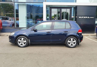 Подержанный автомобиль Volkswagen Golf Hatchback 2012 года (8 фото)