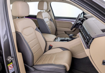 Подержанный автомобиль Volkswagen Touareg 2019 года (24 фото)