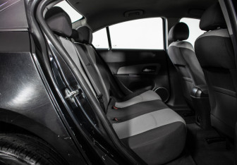 Подержанный автомобиль Chevrolet Cruze Sedan 2010 года (9 фото)