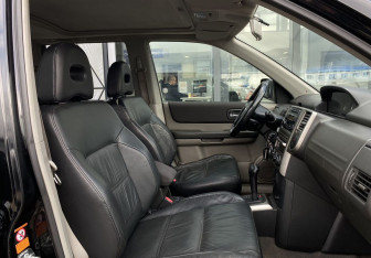Подержанный автомобиль Nissan X-Trail 2005 года (21 фото)