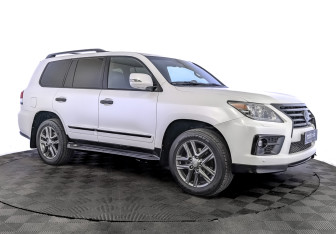 Подержанный автомобиль Lexus LX 2014 года (3 фото)