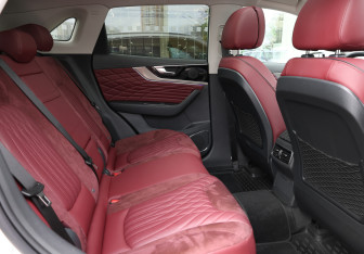 Подержанный автомобиль Hongqi HS5 2024 года (12 фото)