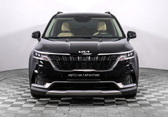 Подержанный автомобиль Kia Carnival 2022 года (2 фото)