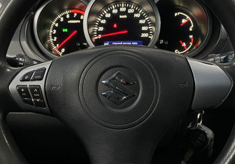 Подержанный автомобиль Suzuki Grand Vitara 2011 года (15 фото)