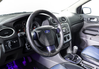 Подержанный автомобиль Ford Focus Sedan 2006 года (14 фото)