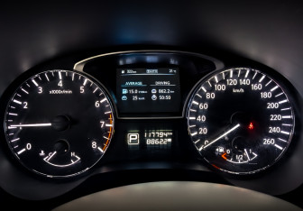 Подержанный автомобиль Nissan Pathfinder 2014 года (13 фото)