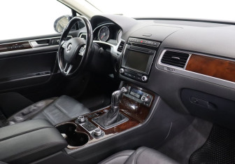 Подержанный автомобиль Volkswagen Touareg 2016 года (10 фото)