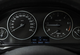 Подержанный автомобиль BMW X3 2011 года (12 фото)